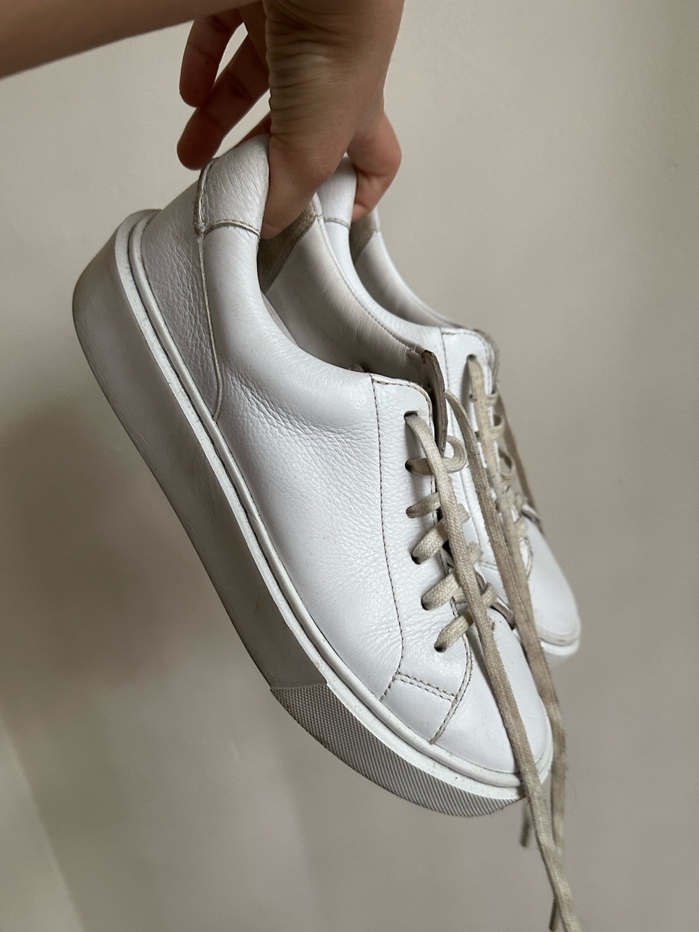 Clarks White leather lace-up sneakers, Size 7 Us/ 5Uk